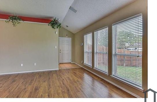 2nd image of 3933 Silver Springs Dr