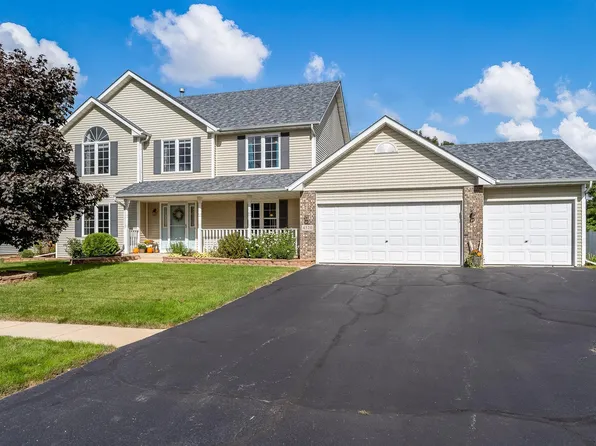 4520 Woodcliff Ln, Roscoe, IL 61073