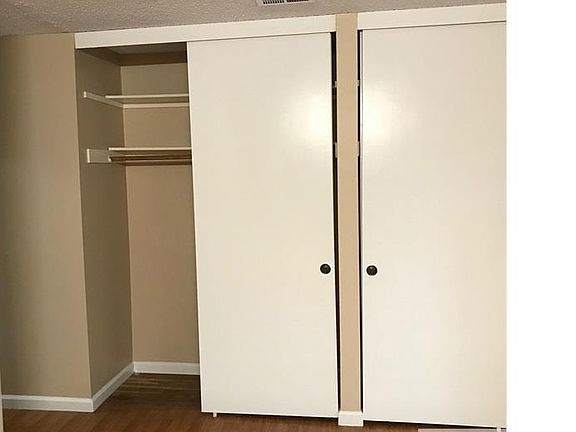 3rd image of 1253 Branham Ln