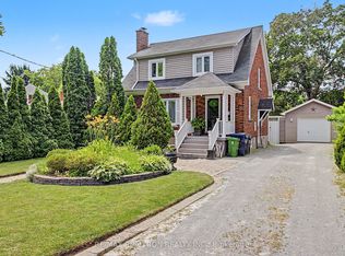 14 Squires Ave, Toronto, ON M4B2R3