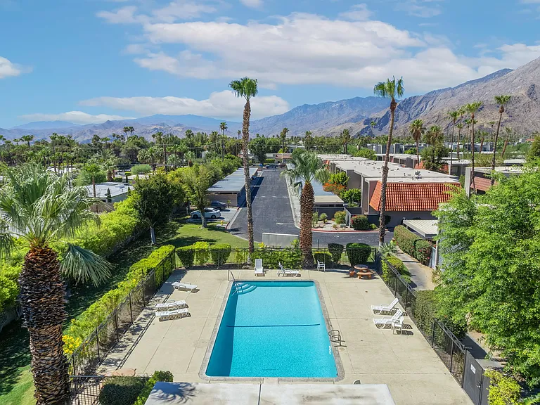 2298 N Indian Canyon Dr #E — Photo 26