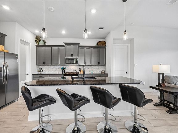 5th image of 2102 Grapewood Ln