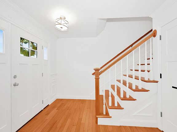 3rd image of 432 Mountain Road