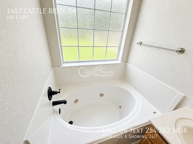 1407 Castle Ridge Dr — Photo 11
