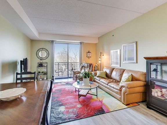 5th image of 2335 W Belle Plaine Ave APT 306