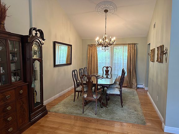4th image of 2 Inwood Rd #2