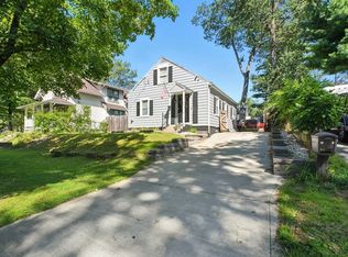 98 Rollins St, Springfield, MA 01109