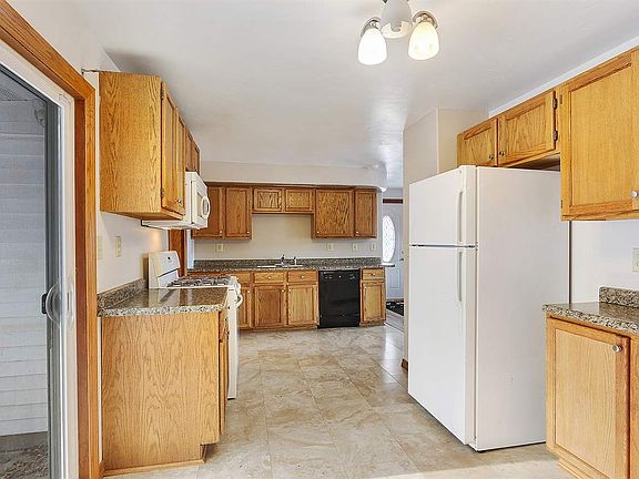 3rd image of 725 Nicolet Ave