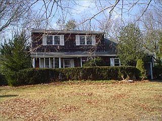 1st image of 19 Smithtown Cres