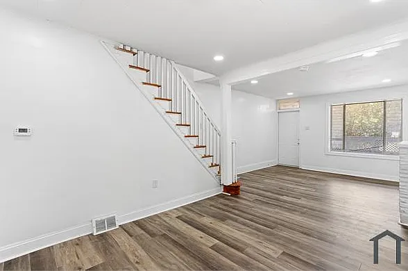 3 bed, $1,800 — Photo 2