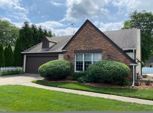 1742 Downing Ct, Naperville, IL 60563