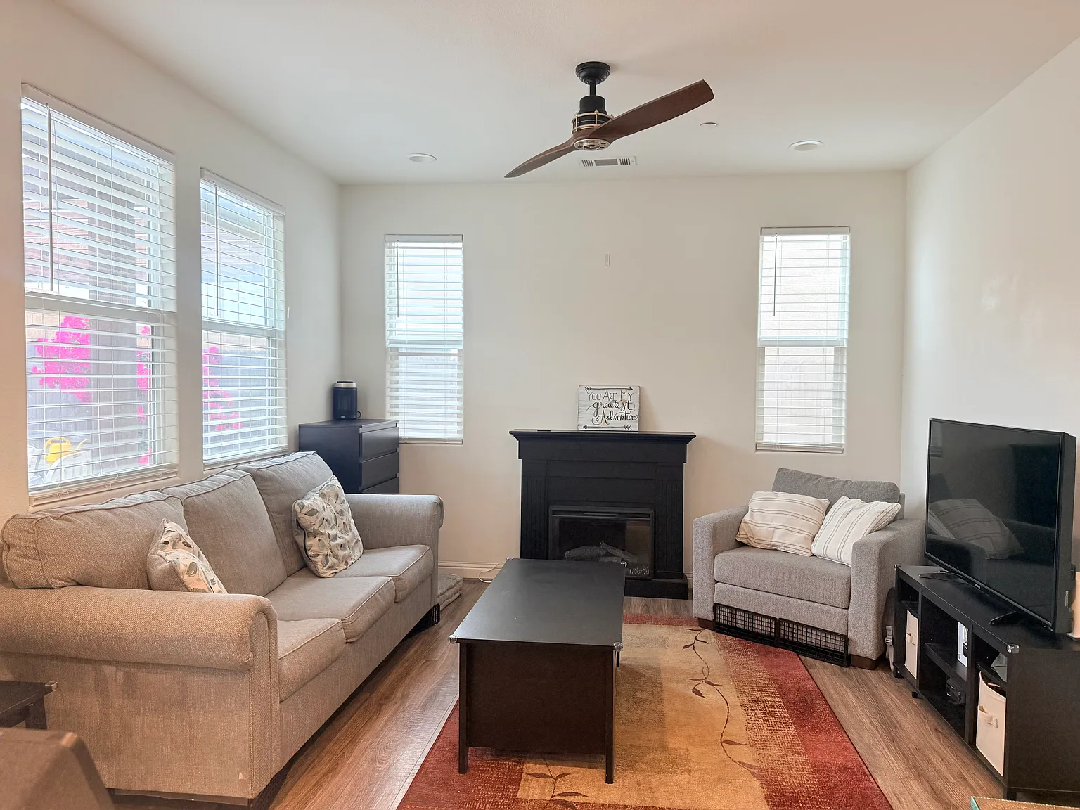 4 bed, 2039 sqft, $3,900 — Photo 4