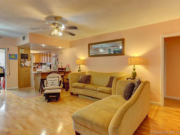 3rd image of 7421 Twin Sabal Dr