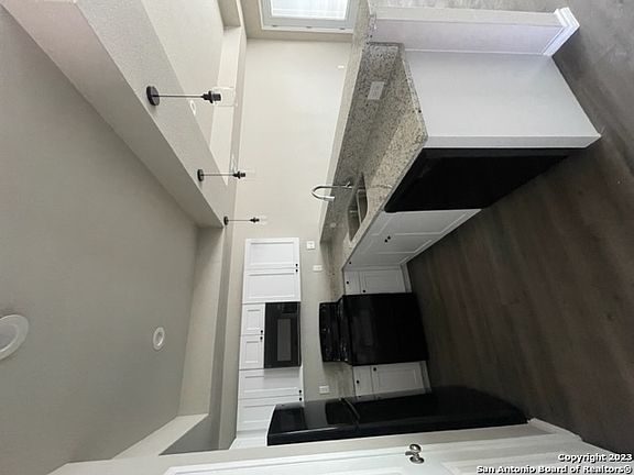 4th image of 8128 Glen Mont Dr