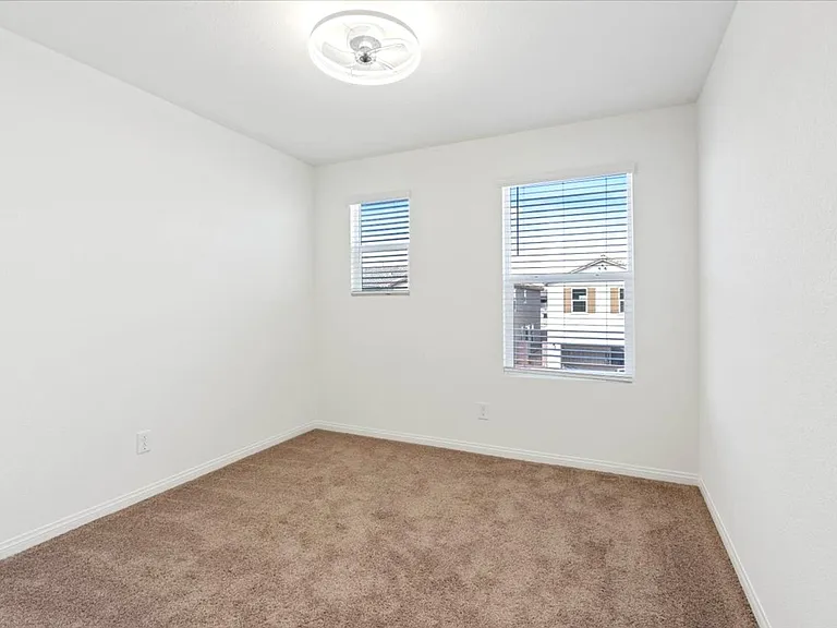 9115 Vesey Ave — Photo 35
