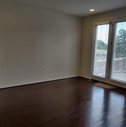 5th image of 176 Solara Dr
