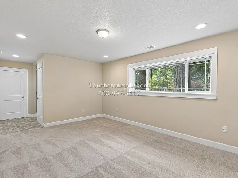 2791 Warwick St — Photo 28