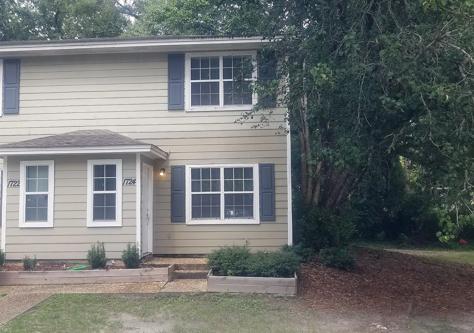 2 bedroom/1.5 bathroom Townhome — Photo 2