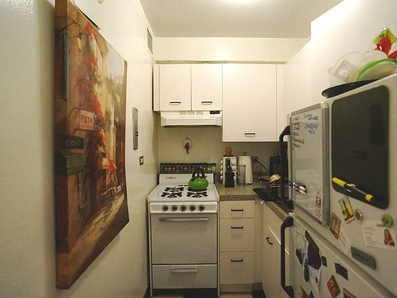 5th image of 430 W 34th St APT 10C