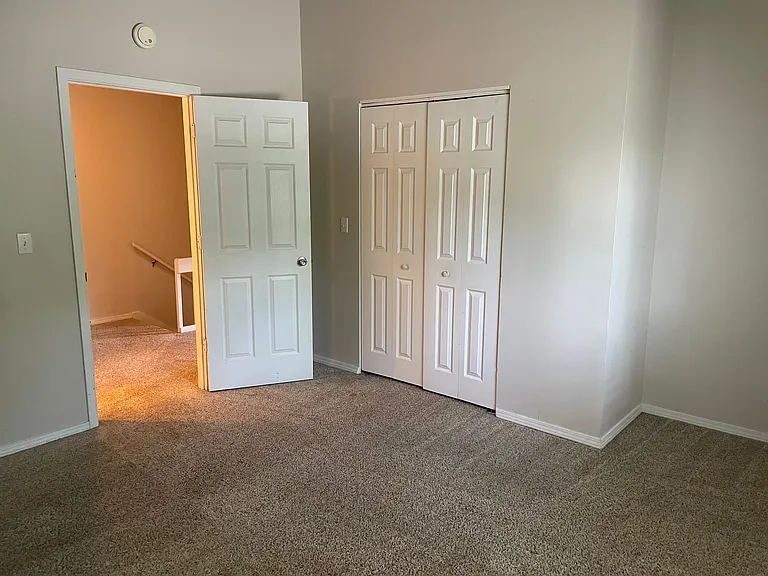 504 N Beadle Dr #C — Photo 5