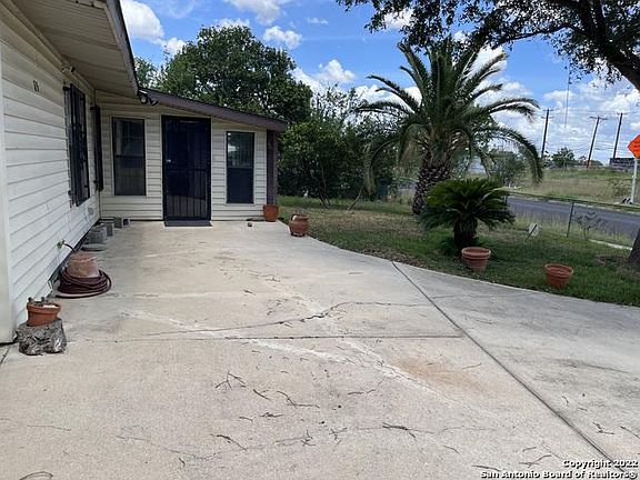 3rd image of 115 Oak Valley Dr