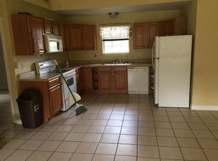908 White Oak St APT A, Summit, MS 39666