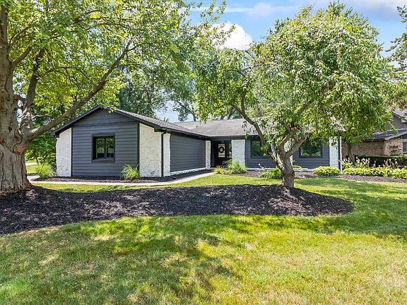 2nd image of 10924 Thunderbird Dr