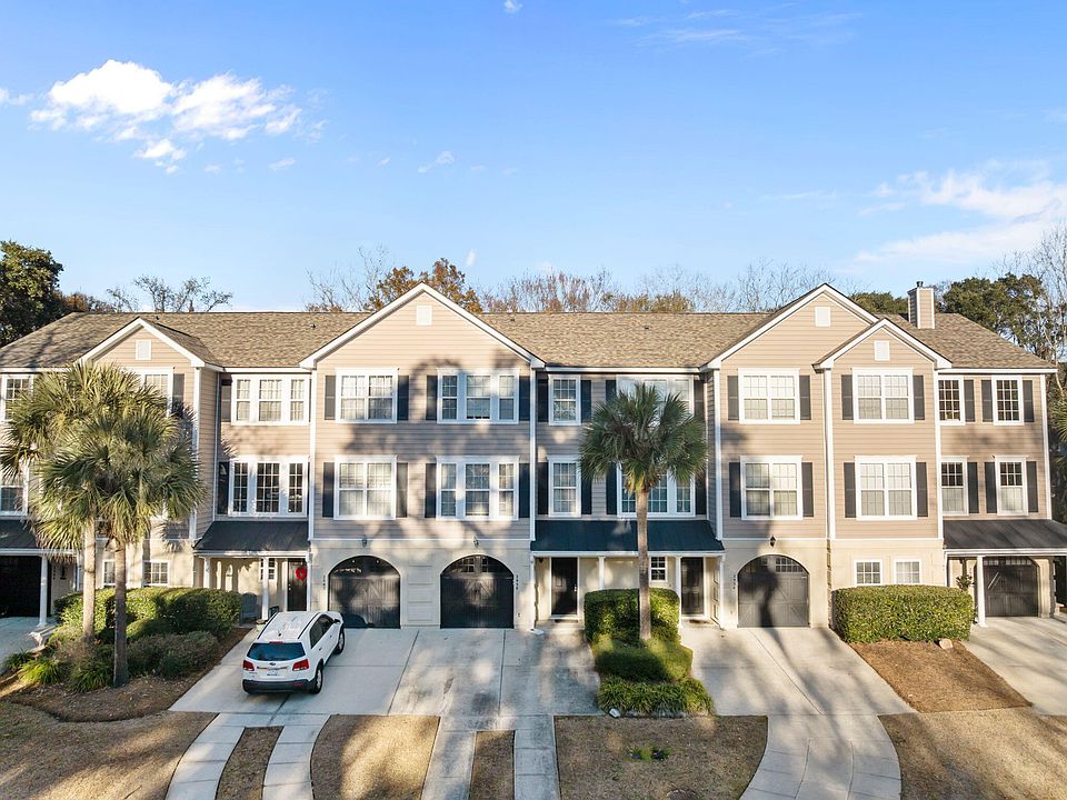 1st image of 2958 Woodland Park Dr