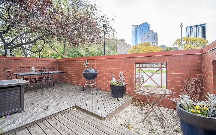 1 bed, 1.5 bath, 1000 sqft, $2,000 — Photo 3