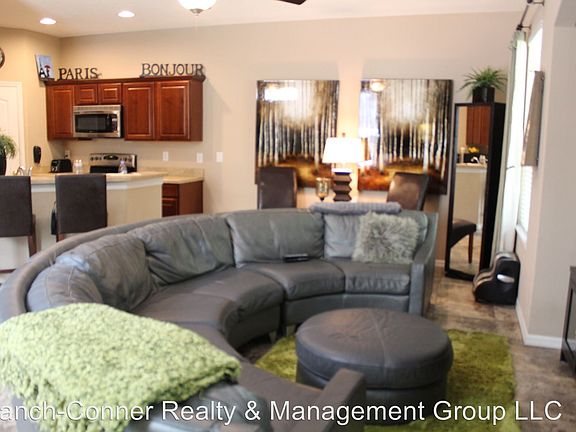3rd image of 2820 San Jacinto Cir