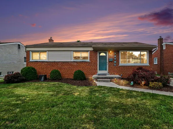 32413 Greenlawn St, Saint Clair Shores, MI 48082