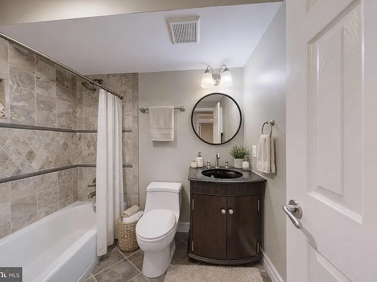 6 Rhode Island Ave NW #2 — Photo 7