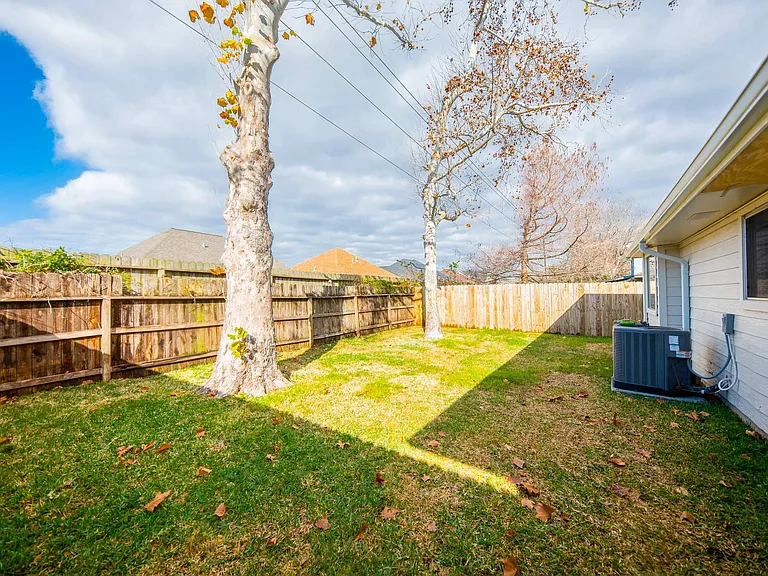 121 Coffee Ln — Photo 30