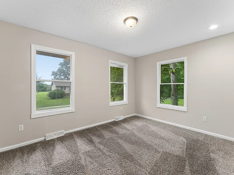416 SE Claremont St — Photo 32