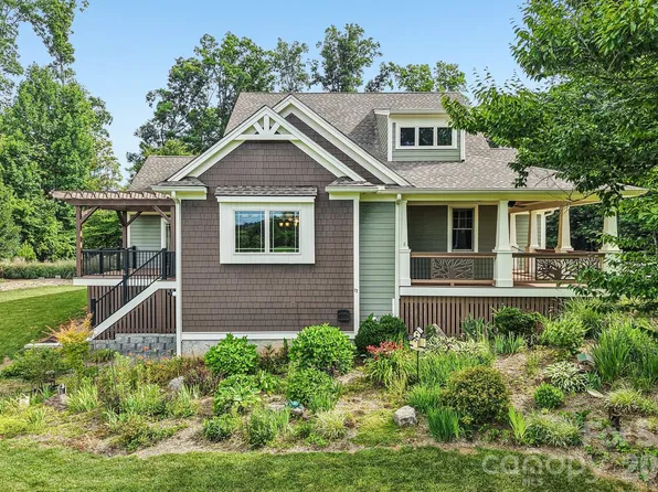 17 Hamilton Woods Ln, Etowah, NC 28729