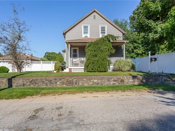 16 Burke St E, Riverside, RI 02915