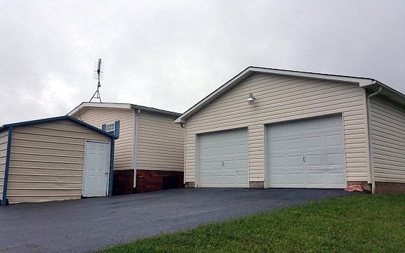 4th image of 561 Millard Ln