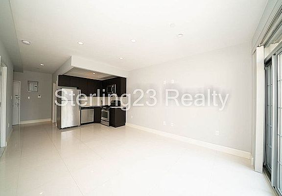 5th image of 2556 38th St APT 4R