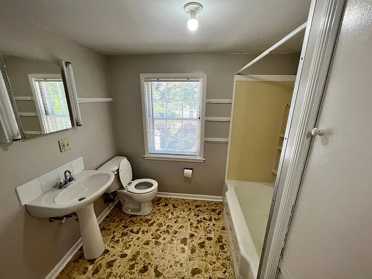 1710 Laramie St — Photo 7