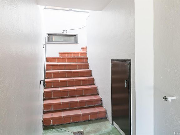 4th image of 639 34th Ave