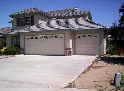 Huge 4-bedroom home, landscaped