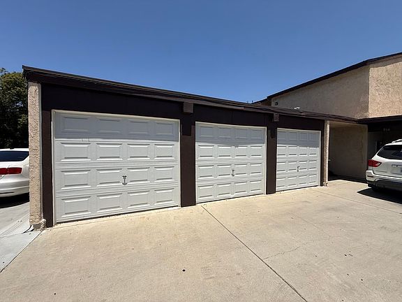 2nd image of 860 Douglas Ct