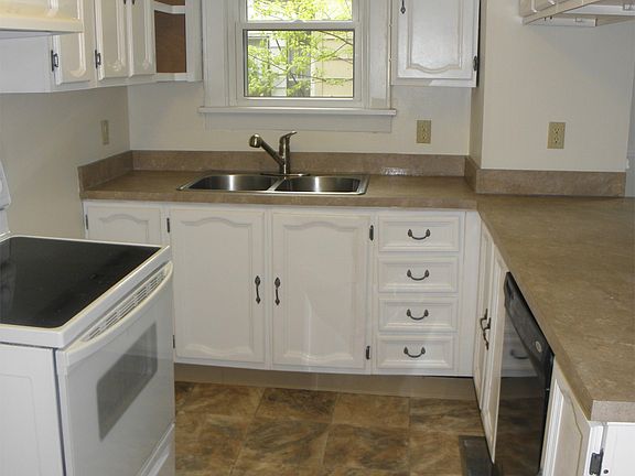 4th image of 1675 Williams St