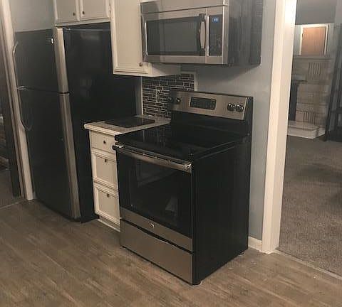 4th image of 872 Orchard Ave