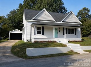 383 E Catawba Ave, Mooresville, NC 28115