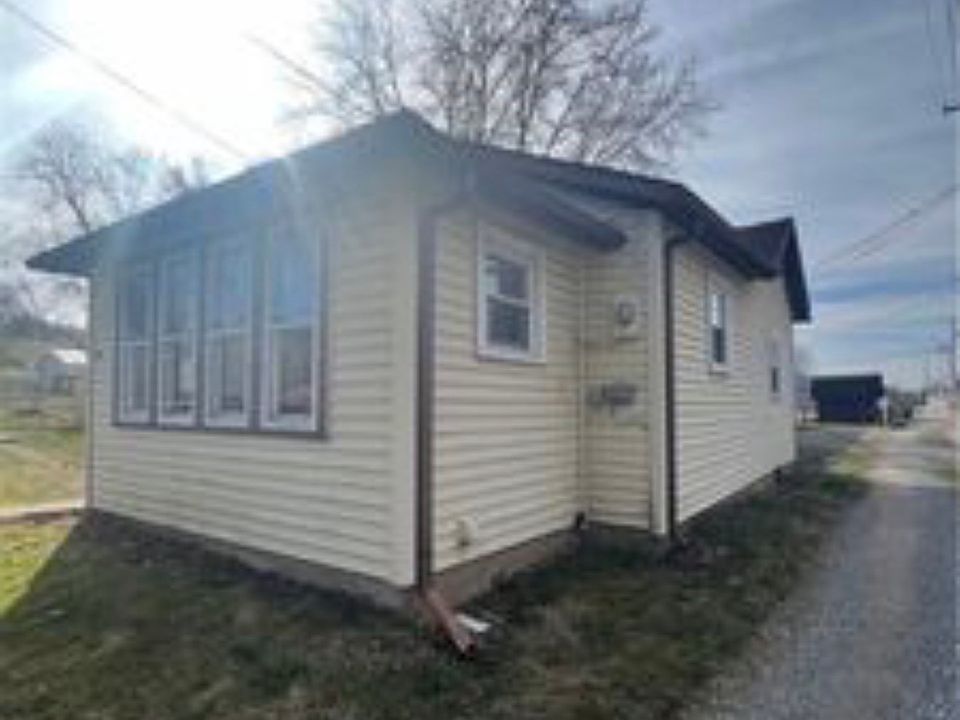 1st image of 865 1/2 N Railroad St