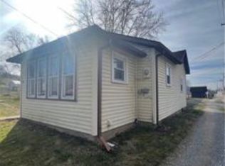 865 1/2 N Railroad St, Killbuck, OH 44637