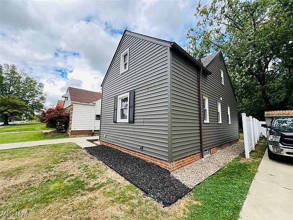 3rd image of 5479 Oakwood Ave