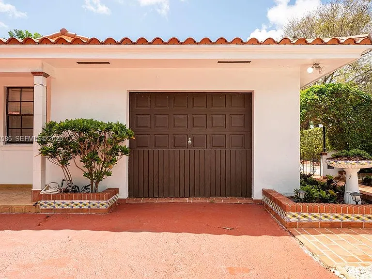 1550 S Greenway Dr — Photo 45