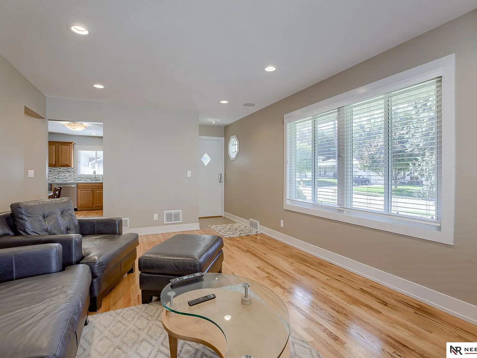 4 bed, 2500 sqft, $2,490 — Photo 3